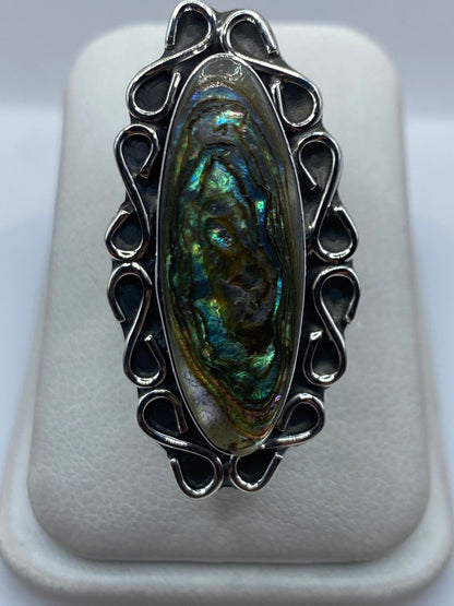 Anillo ajustable de plata con piedra iridiscente natural y marco ornamental
