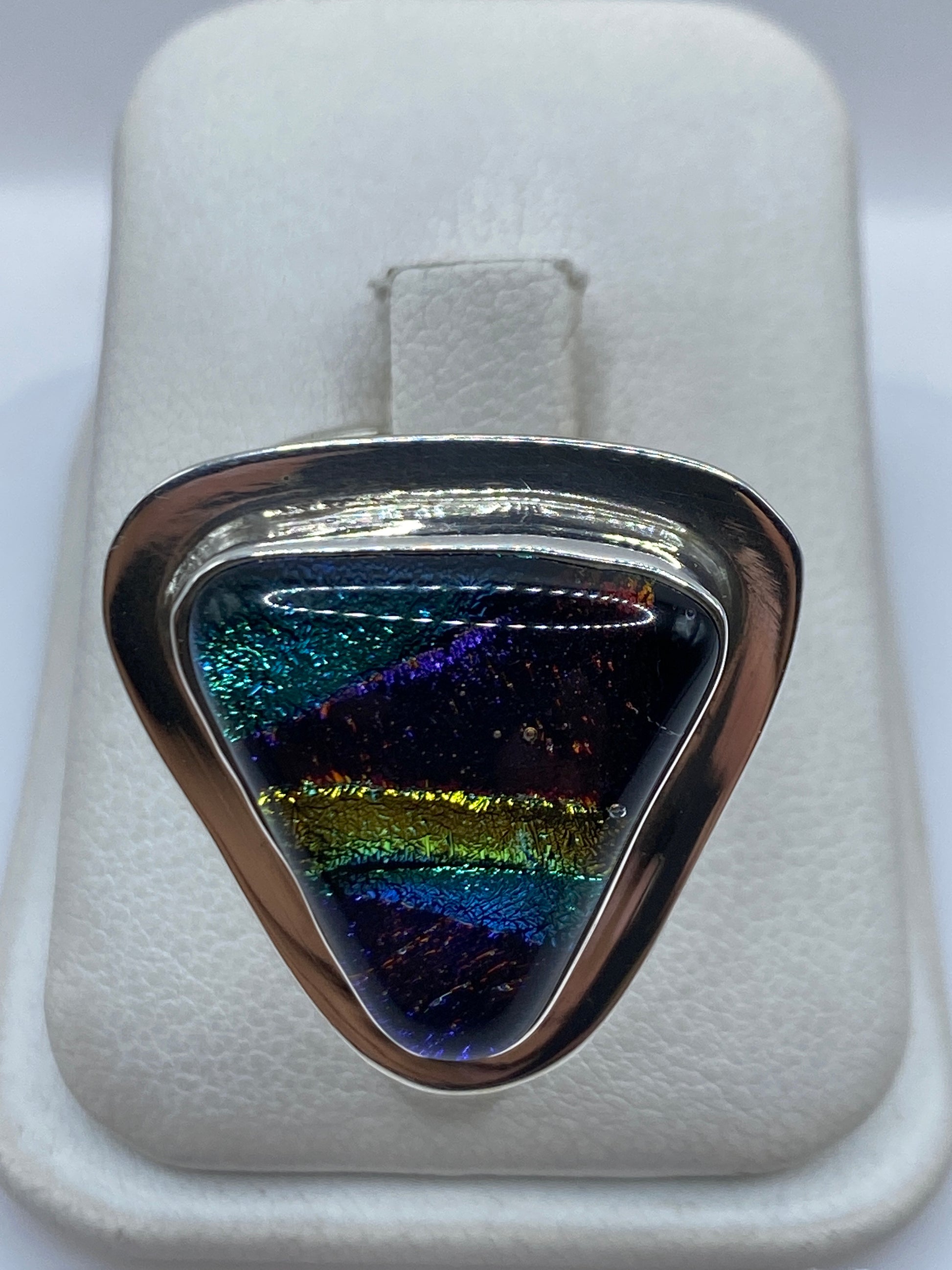 Anillo de plata ajustable con piedra multicolor y bandas de espejo en estuche blanco