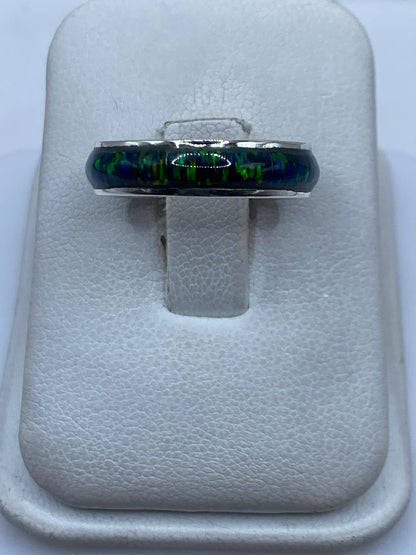 Anillo de plata .950 con ópalo de fuego multicolor en estuche blanco