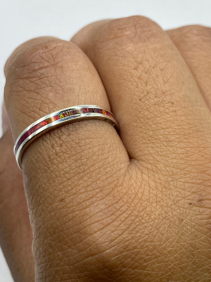Anillo sobre fondo gris mostrando el Quinto .950 marcado
