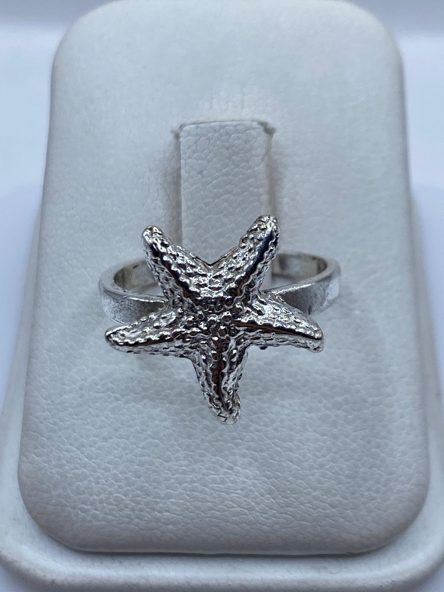 Anillo de plata .925 con diseño de estrella de mar fundida, vista superior