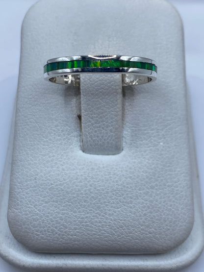 Anillo de plata .950 con Ópalo de Fuego verde limón en estuche blanco