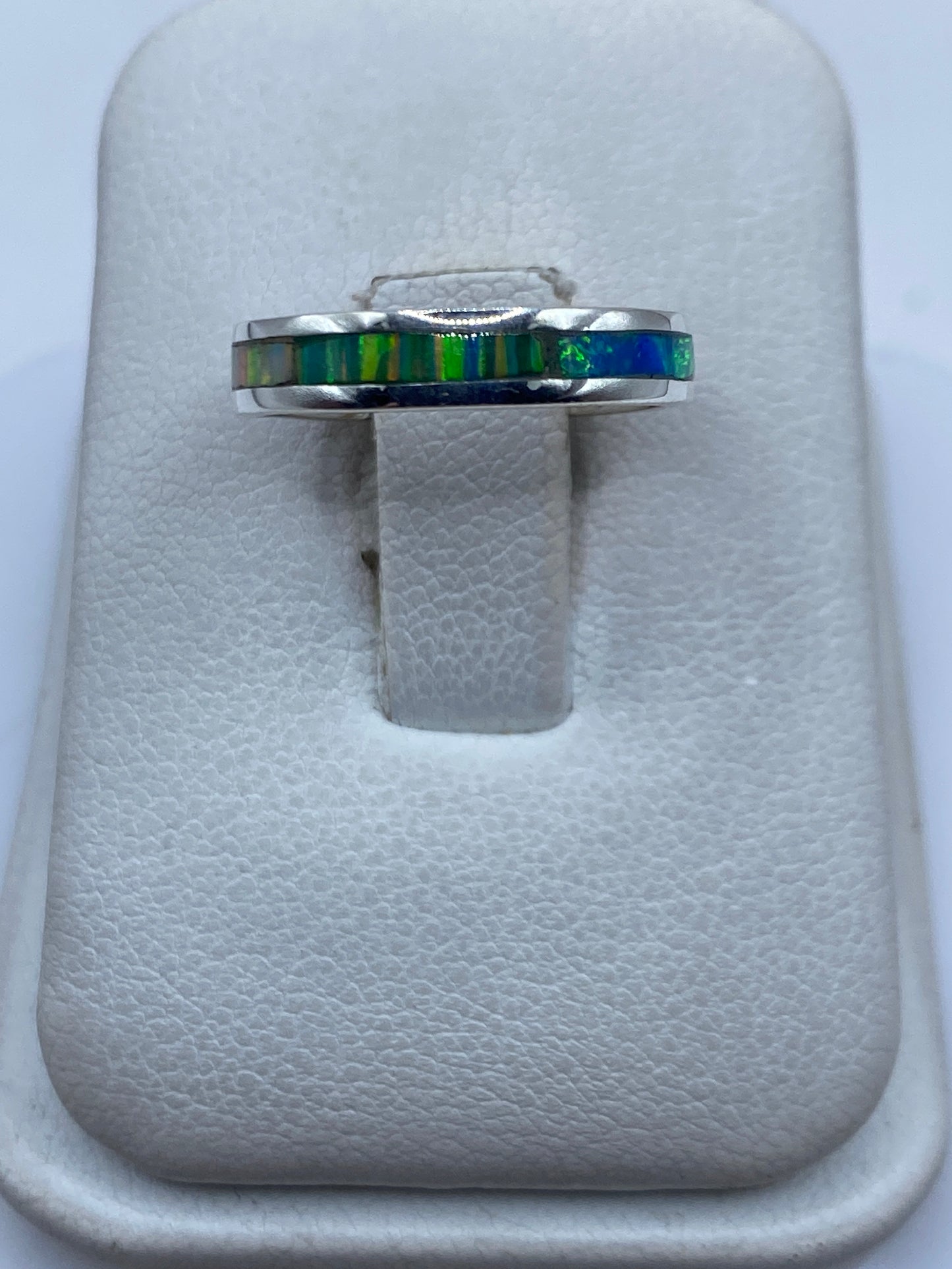Anillo de plata .950 con ópalo de fuego multicolor engastado, vista superior