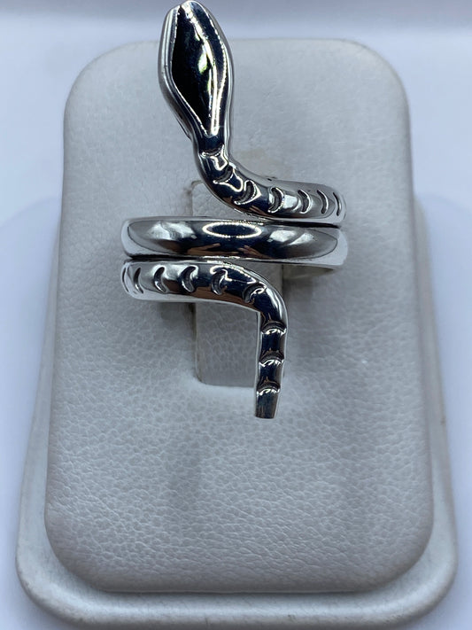 Anillo ajustable giratorio de plata .925 con bandas decoradas en estuche blanco