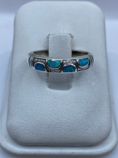 Anillo de plata .950 con ópalo de fuego azul cielo en estuche blanco