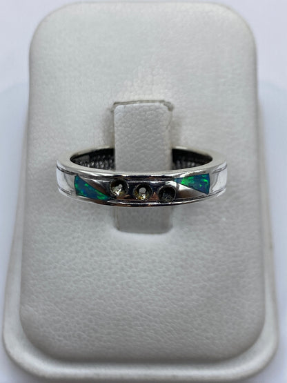 Anillo de plata .950 con ópalo de fuego azul cielo engastado a mano en Taxco