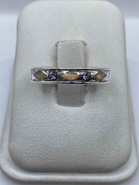 Anillo de plata .950 con Ópalo de Fuego multicolor mostrando destellos verdes, naranjas y rojos