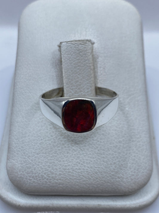 Anillo de plata .950 con ópalo de fuego multicolor engastado en banda minimalista