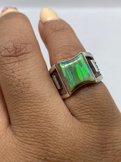 Detalle del reverso del anillo mostrando el Quinto 950 grabado