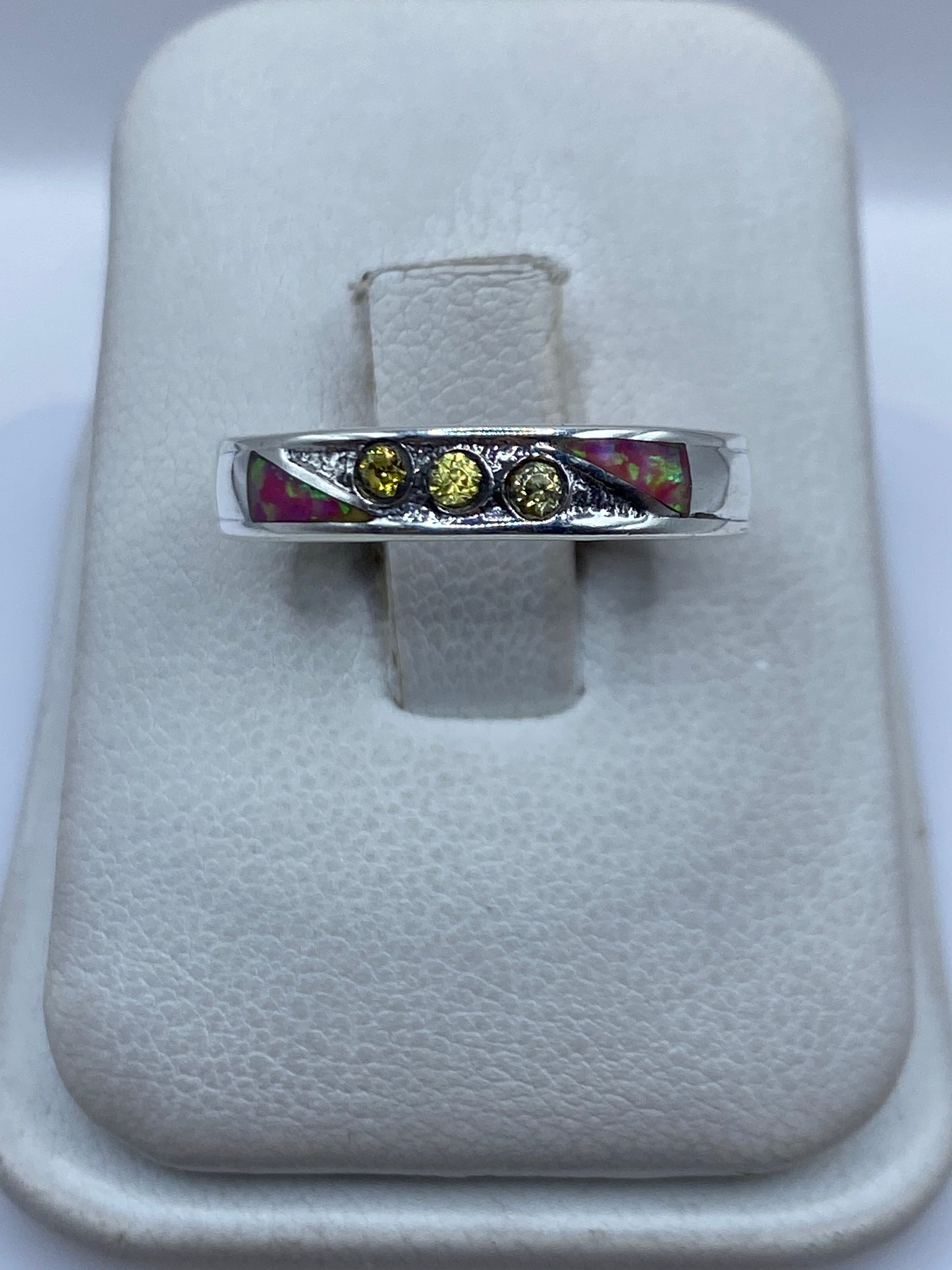 Anillo de plata .950 con ópalo de fuego rosa engastado a mano