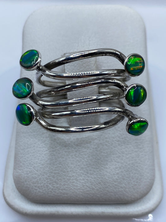Anillo de plata .925 con ópalo de fuego verde limón, engastado a mano, en talla 9