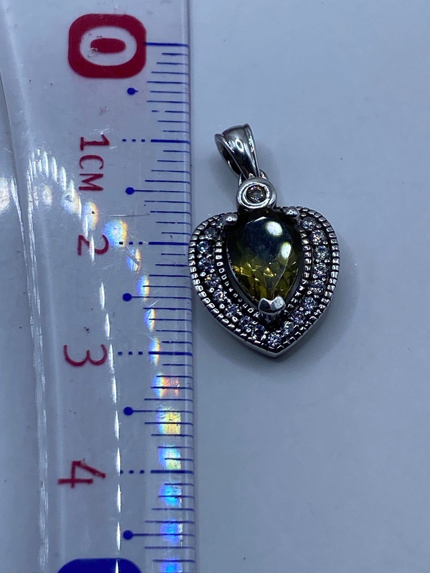 Medida del dije: 3 cm de alto aproximadamente