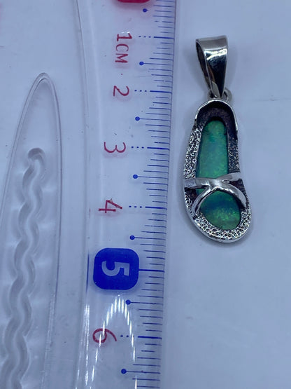 Sello 950 en el colgador de plata del dije de ópalo