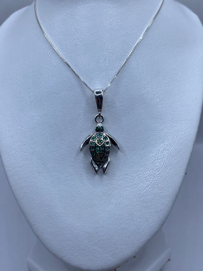 Dije tortuga en la palma de la mano, tamaño 4.3 cm, plata pulida