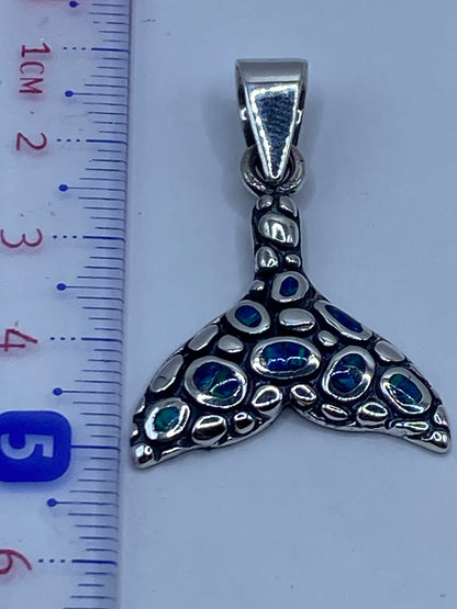 Medida del dije: 5 cm de largo, pesando 5.6 gramos en plata .950