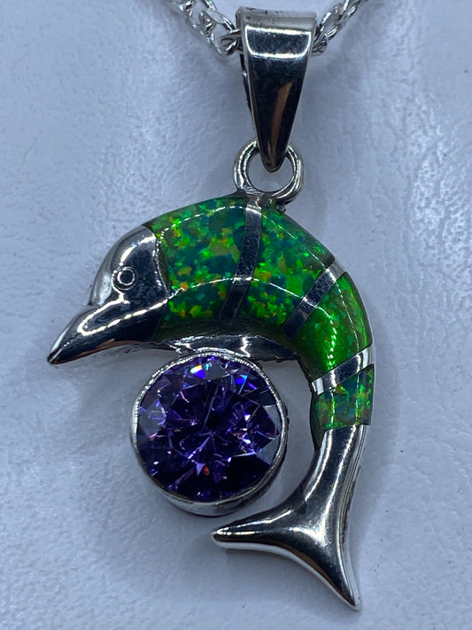 Dije chameleon en plata .950 con ópalo de fuego verde limón, forma de reptil curvo