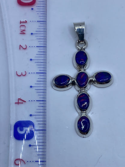 Cruz religiosa de plata llevada al pecho, tamaño real de 5.1 cm
