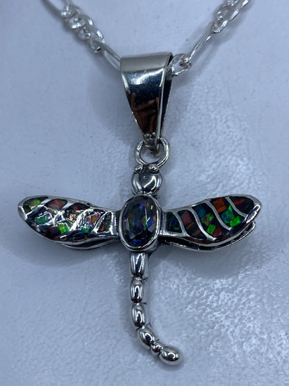 Libélula en plata .950 con ópalo de fuego multicolor en alas abiertas, colgante