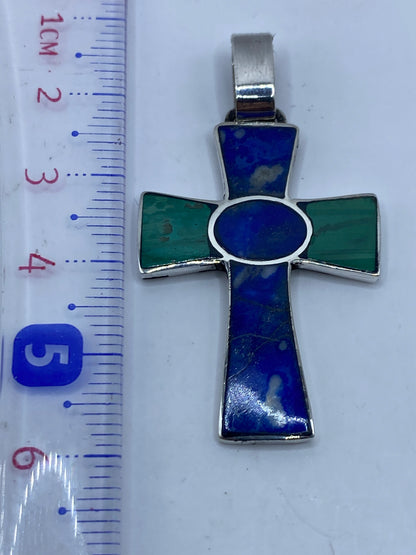 Cruz de plata .950 de Taxco con Quinto visible en el reverso