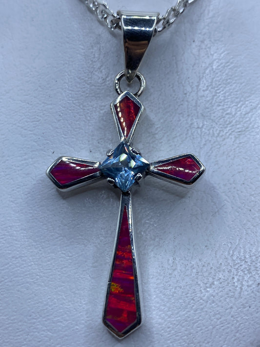 Cruz de plata .950 con Ópalo de Fuego rosa sobre cadena de plata