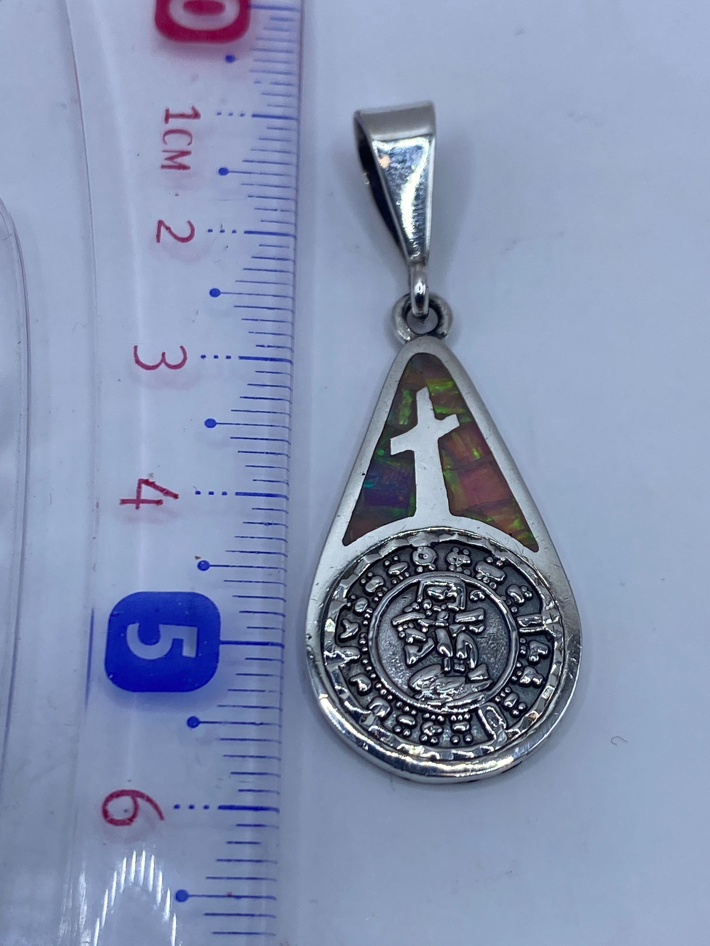 Dije sobre cadena de plata tejida lista para usar