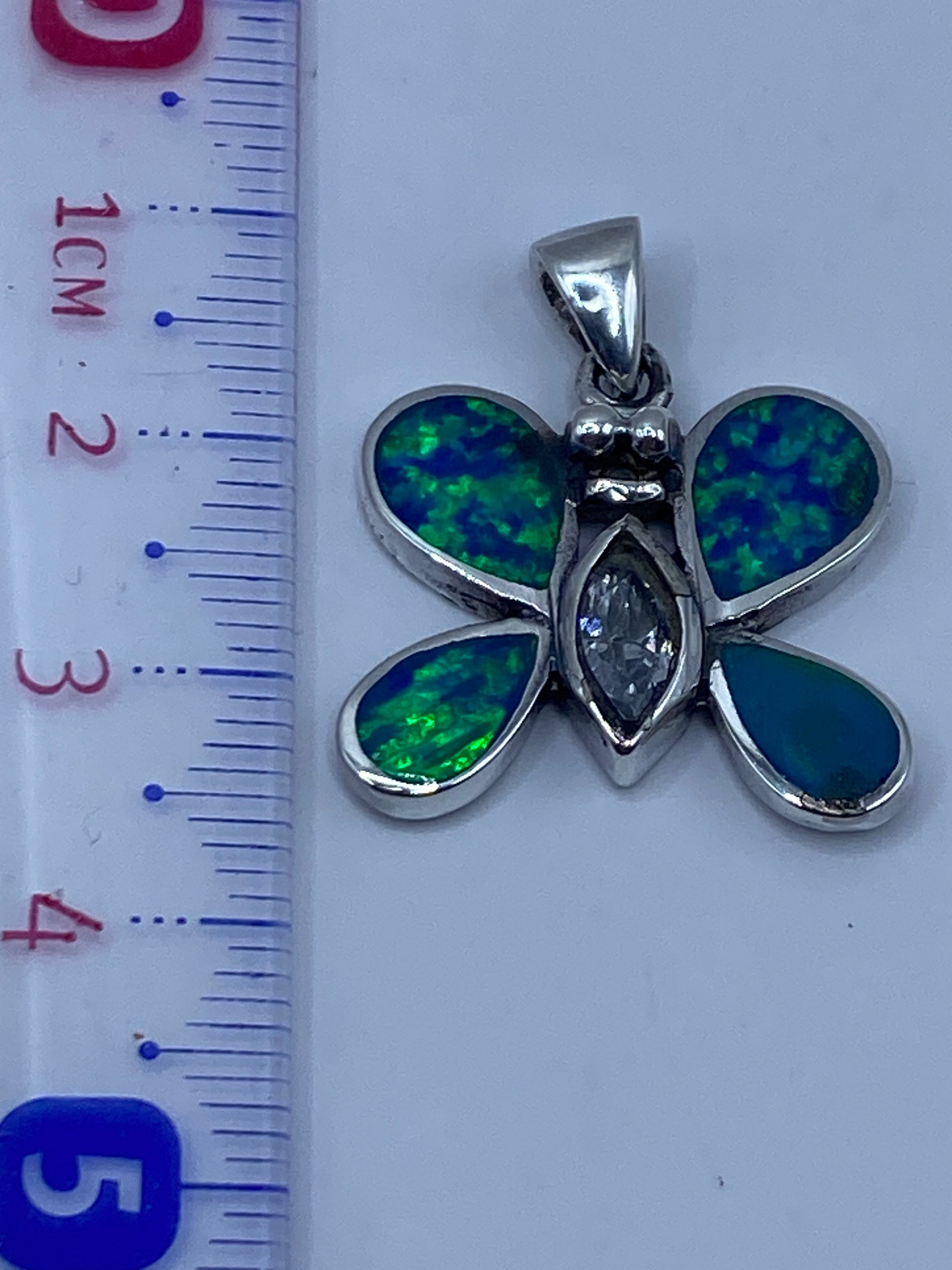 Dije mariposa de Taxco en plata .925 mostrando el Quinto de autenticidad
