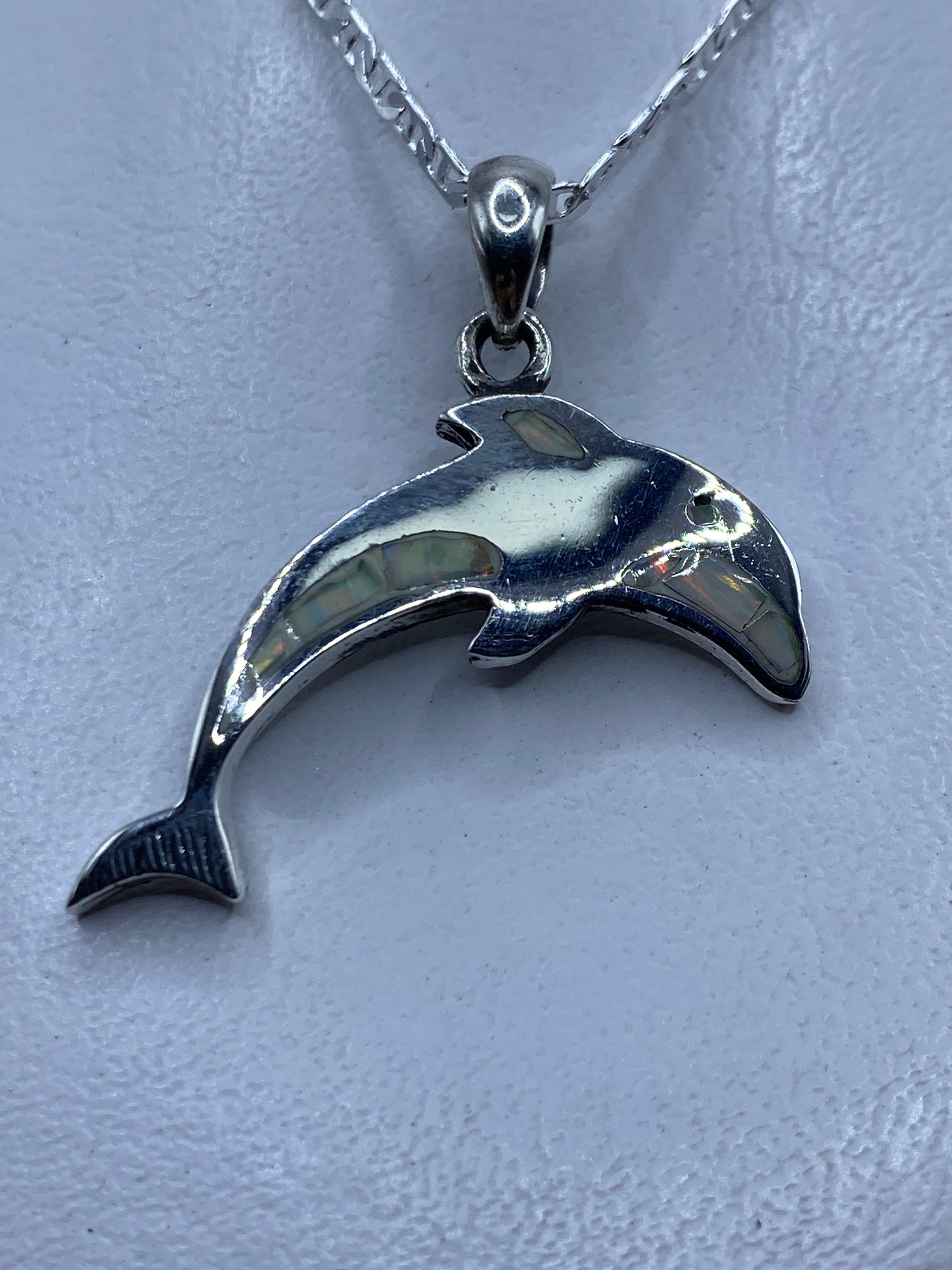 Dije de plata .950 con ópalo de fuego engastado a mano, 4 cm de largo, con cadena