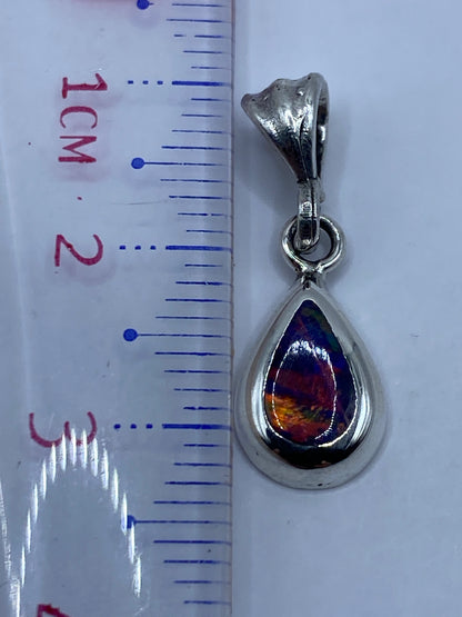 Reverso del dije mostrando el Quinto .925 y el engaste de la piedra