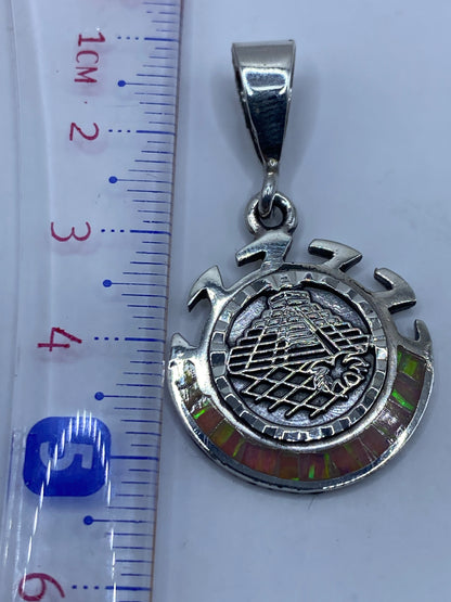 Reverso del dije con marcado .950 y sello MINMUNDO de Taxco