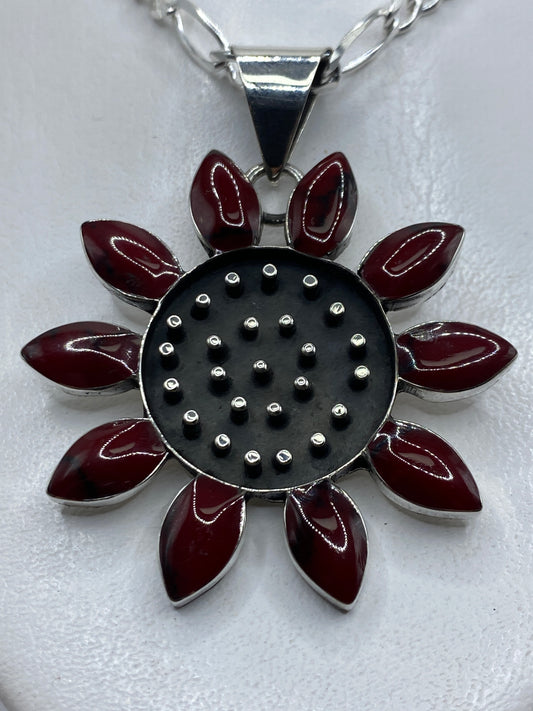 Dije floral de plata .925 con coral rojo y centro negro, 6.8 cm de alto