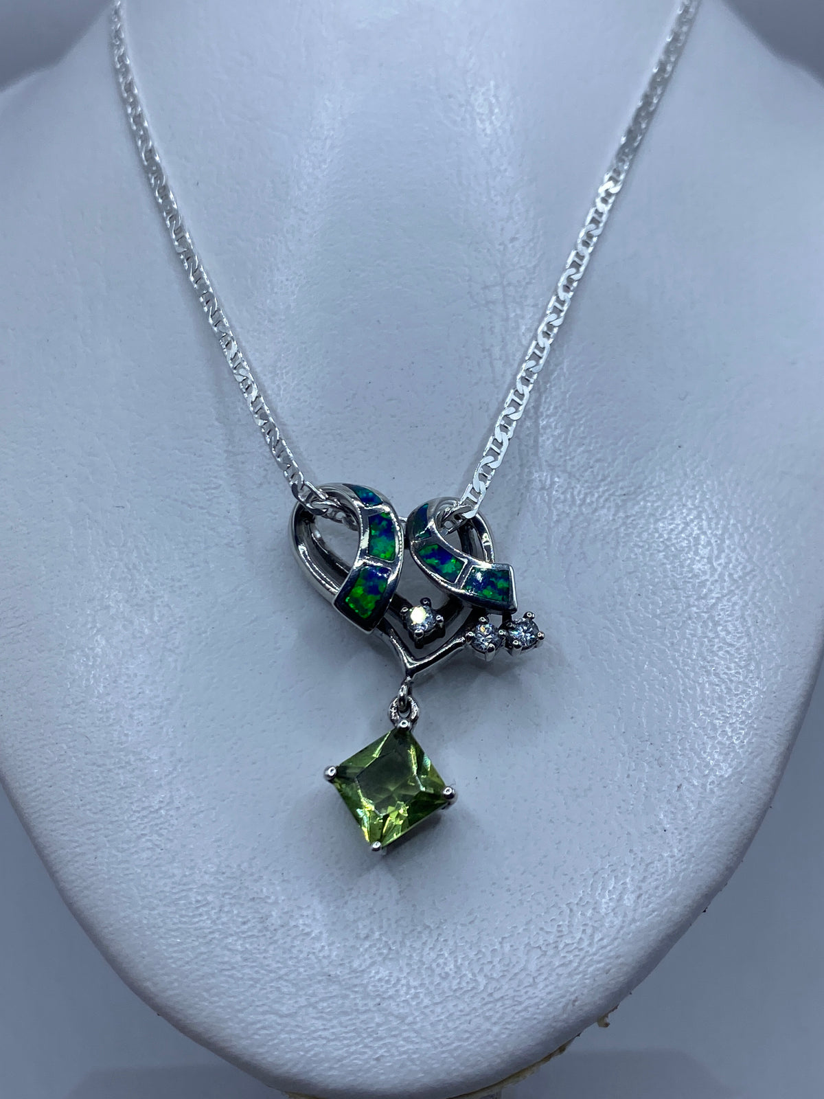 Dije de 3.9 cm junto a regla para mostrar el tamaño preciso del corazón