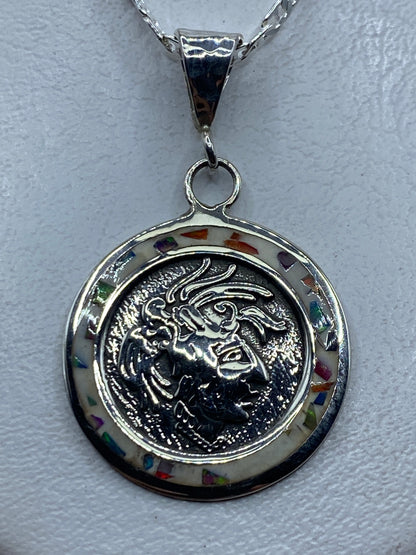 Dije prehispánico de plata .925 con ópalo de fuego multicolor engastado, largo 4.7 cm