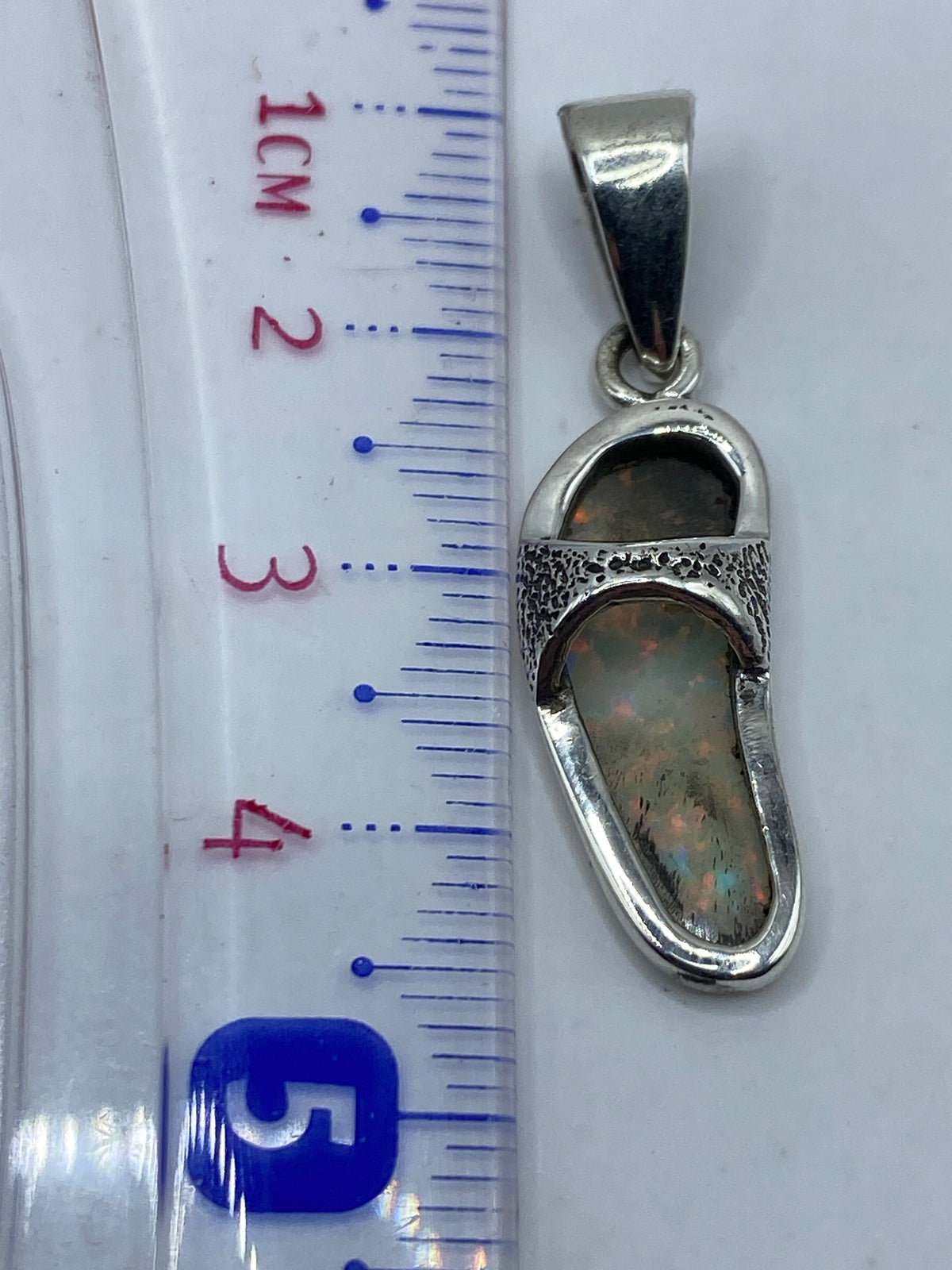 Sello del Quinto .950 en el reverso del dije de plata pura de Taxco