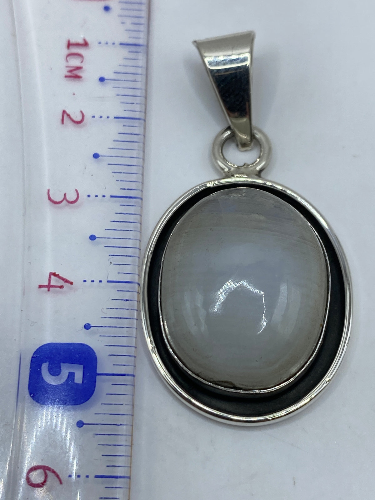Reverso del dije mostrando el Quinto .925