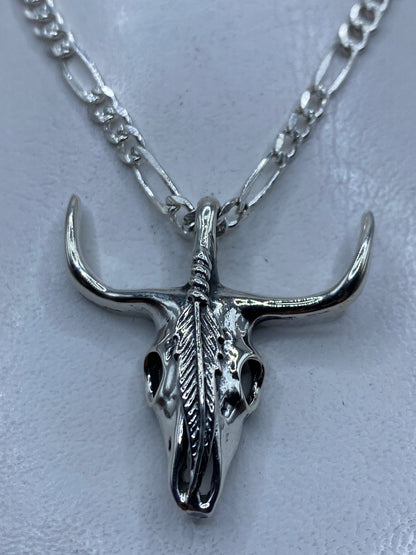 Dije de plata en forma de calavera de toro con cuernos marcados, 4.1 cm