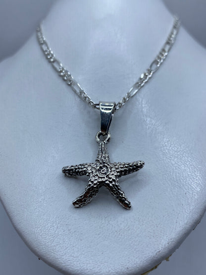 Dije de granulado de Taxco mostrando las esferas de plata soldadas a mano en forma de estrella