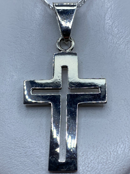 Dije de cruz de plata .925 en la mano, 6 cm de largo, Taxco