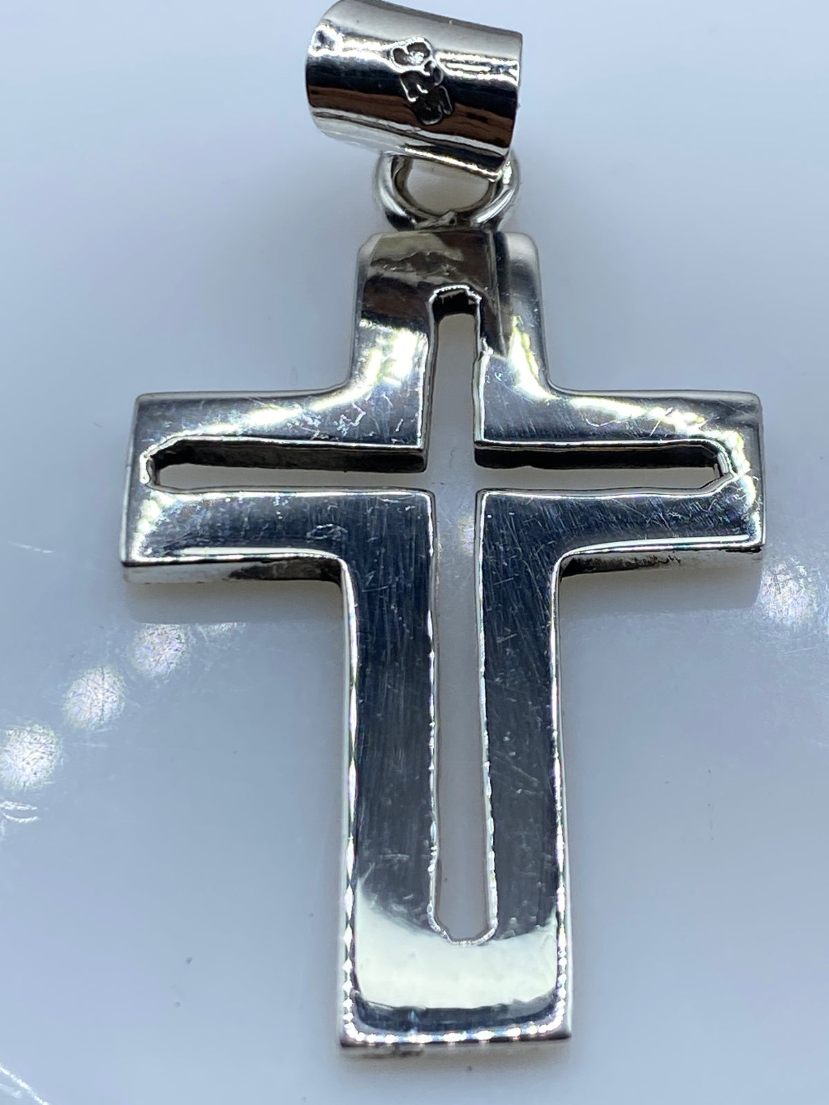 Cruz de plata con Quinto .925 y peso de 6.1 gramos