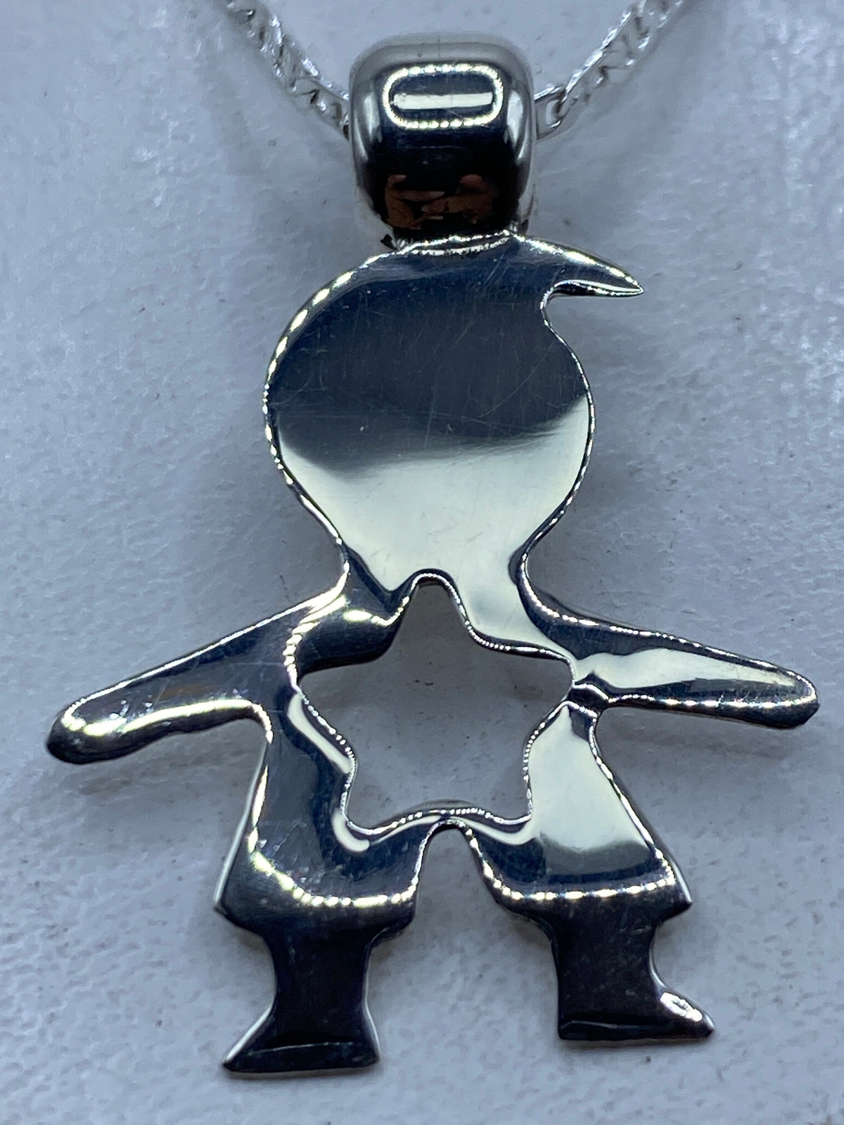 Dije de plata calado unisex, silueta infantil, 4.5 cm de largo, brillo espejo