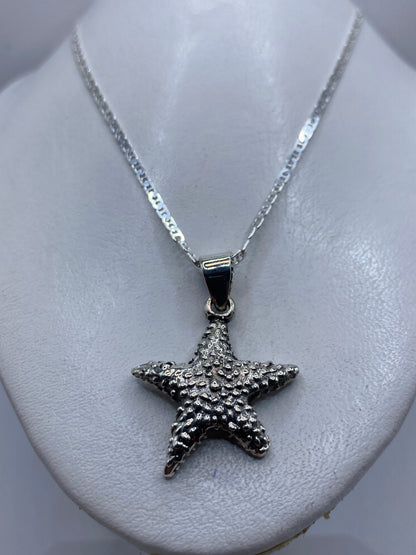 Estrella de mar de plata .925 colgante, primer plano del granulado artesanal