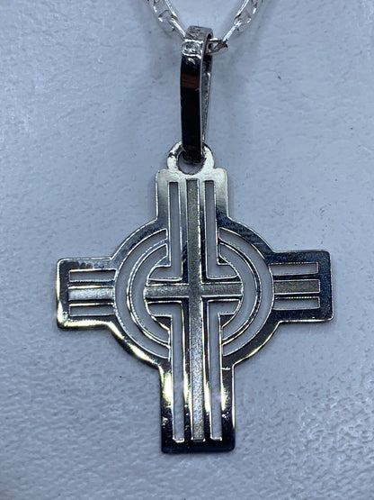 Dije cruz de plata .925 calado, 4.3 cm, con círculos concéntricos en relieve