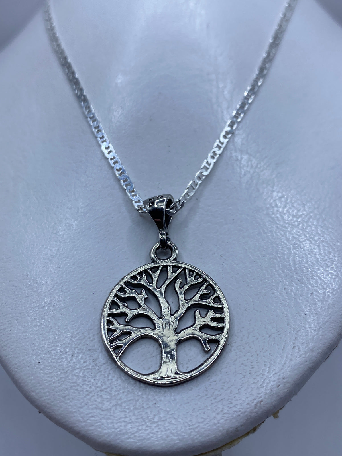 Detalle del calado del Árbol de la Vida, 3.9 cm de largo