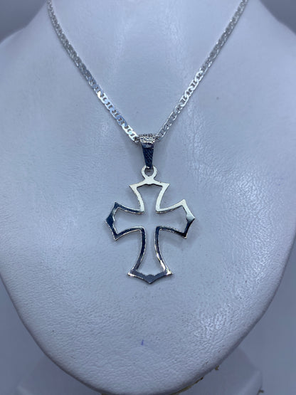 Dije cruz religiosa sin cadena, 4.3 cm de largo, puesto al cuello