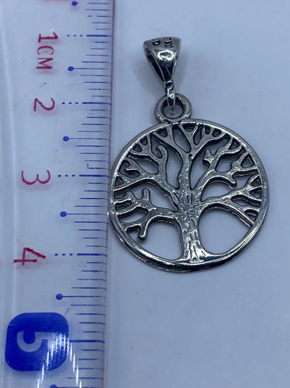 Dije Árbol de la Vida con el Quinto 925 visible en el cierre de la plata