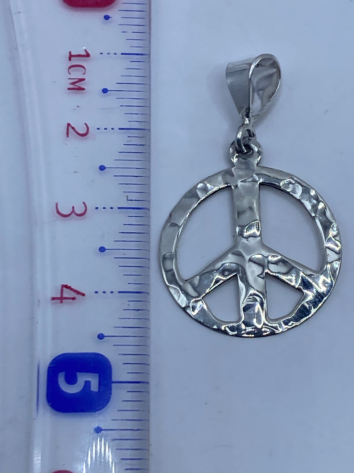 Dije de paz con medida en regla, largo 4.2 cm