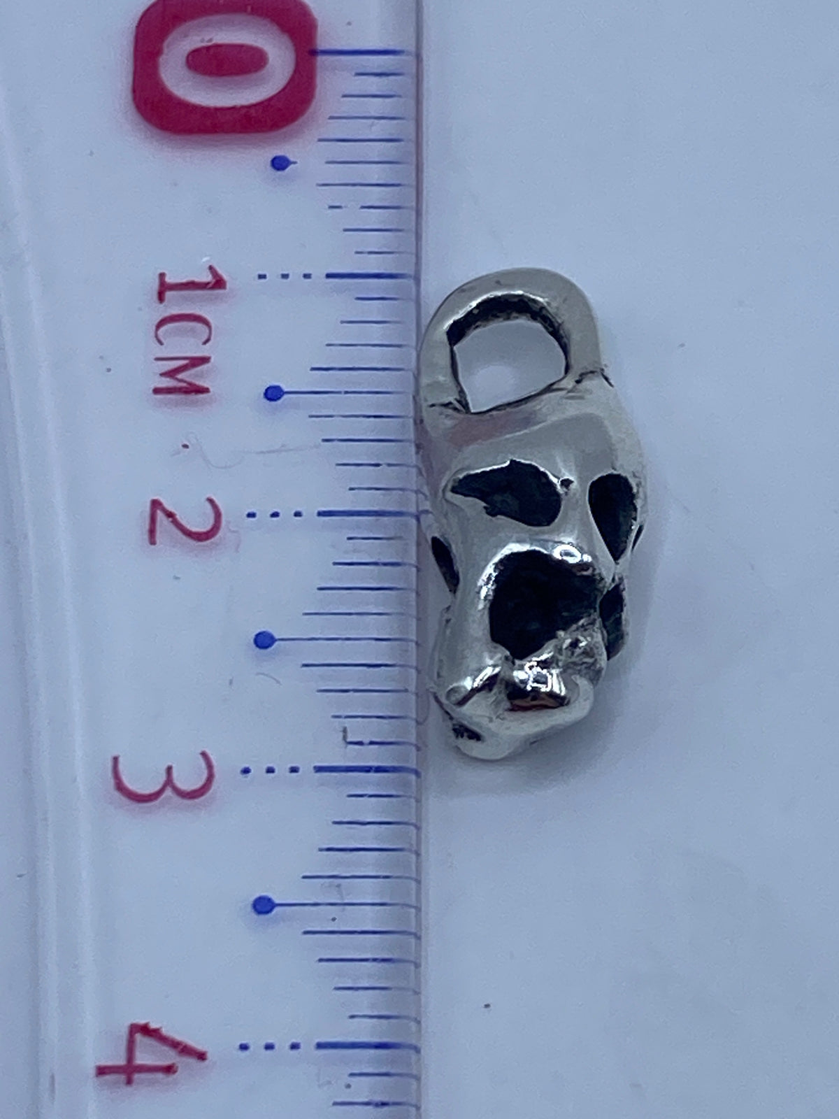 Reverso del dije mostrando el Quinto .925 grabado en la base