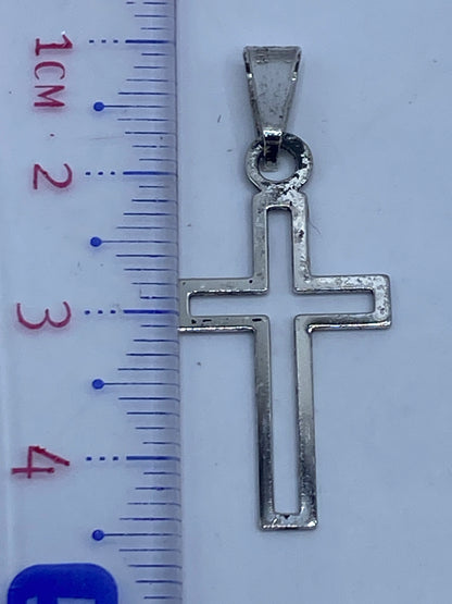 Cruz de plata Taxco sobre fondo blanco con el Quinto .925 visible