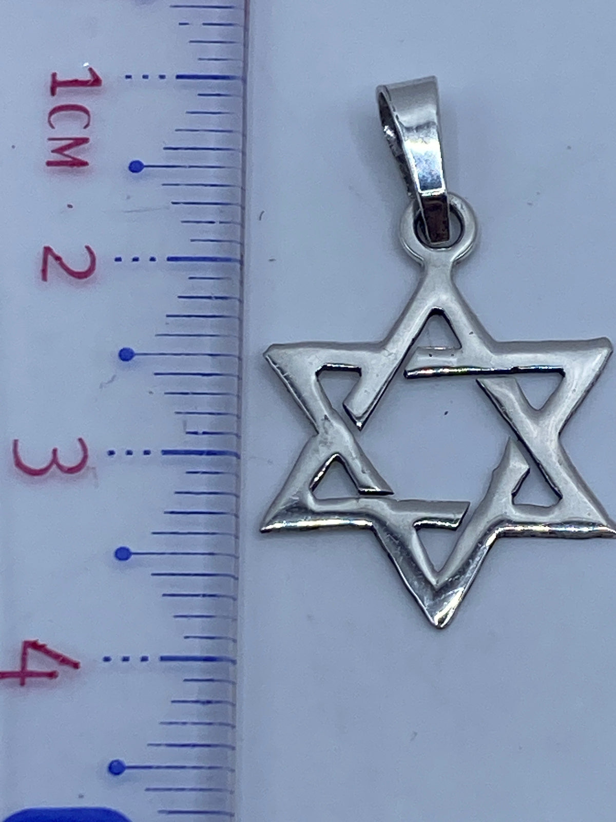 Dije de 3.7 cm junto a regla para mostrar el tamaño real