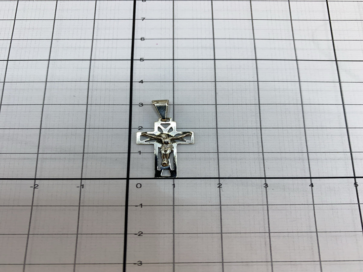 Reverso del dije cruz de plata mostrando el acabado pulido y la precisión del calado