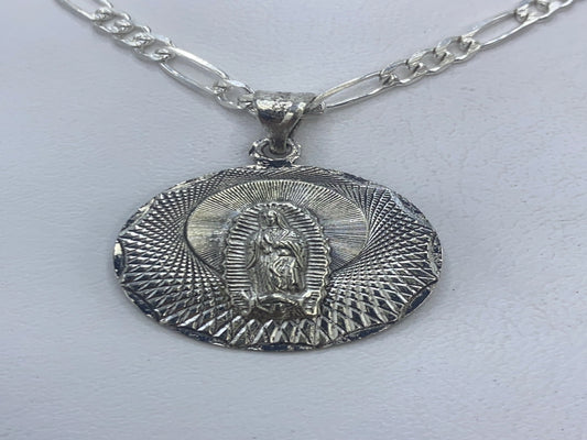 Dije de plata .925 con Virgen María radiante en repujado de Taxco, vista frontal clara